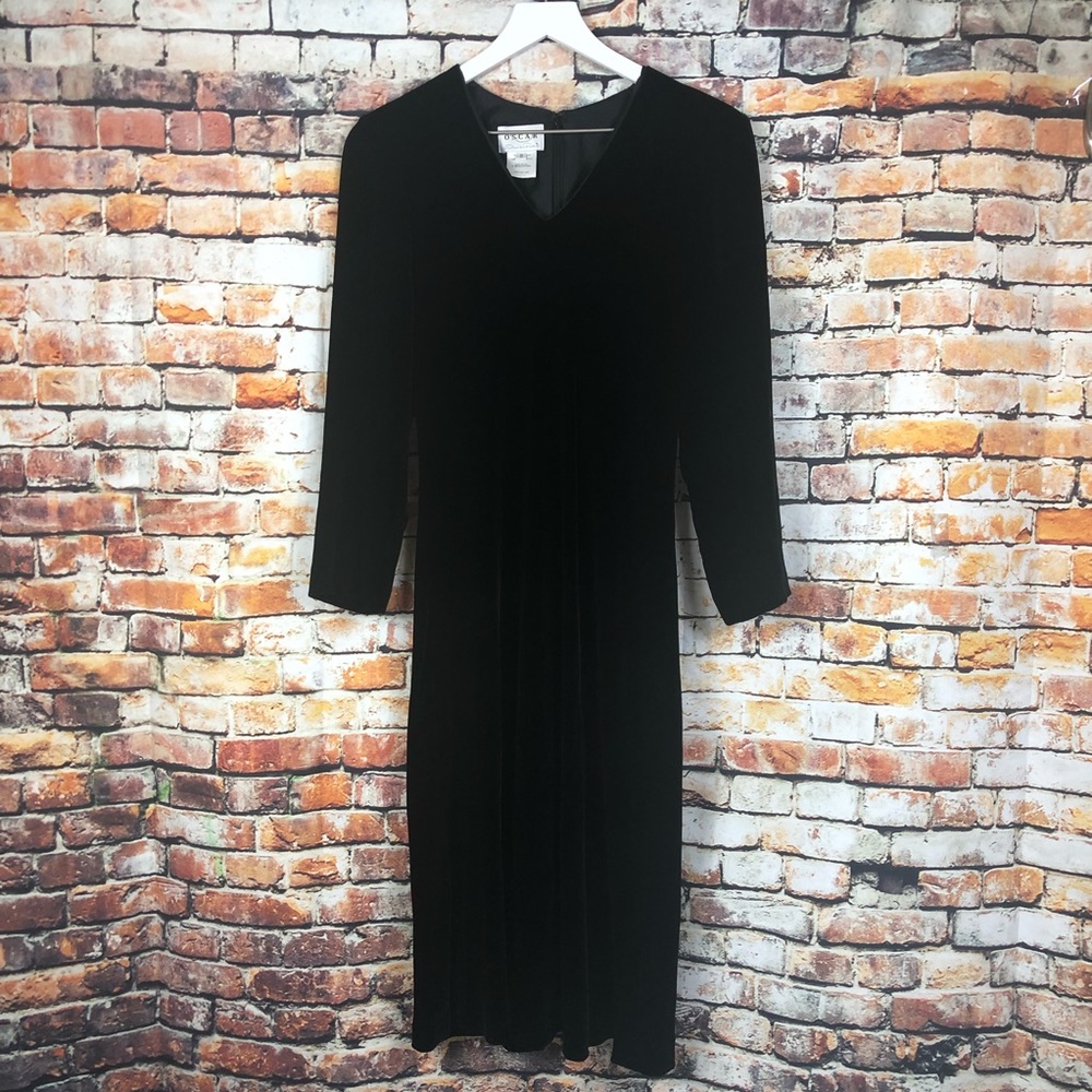 Oscar by Oscar de la Renta Velvet Evening Dress